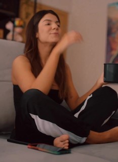 Hariany Almeida feet photo thumbnail