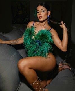 Hariany Almeida feet photo thumbnail