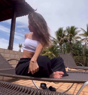 Hariany Almeida feet photo thumbnail