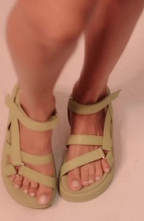 Hariany Almeida feet photo thumbnail