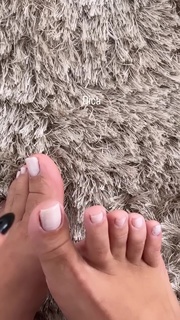 Hariany Almeida feet photo thumbnail