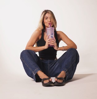 Hariany Almeida feet photo thumbnail