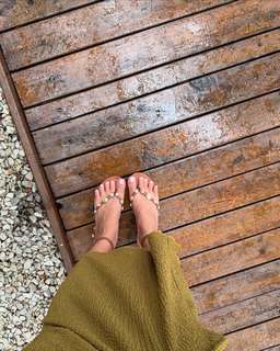 Hariany Almeida feet photo thumbnail