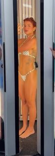 Hariany Almeida feet photo thumbnail
