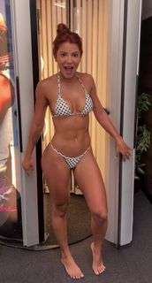 Hariany Almeida feet photo thumbnail