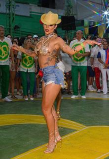 Hariany Almeida feet photo thumbnail