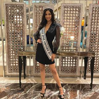 Harnaaz Sandhu feet photo 2