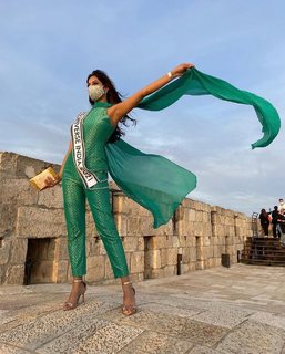 Harnaaz Sandhu feet photo 15