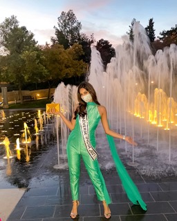Harnaaz Sandhu feet photo 13