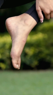 Harnaaz Sandhu feet photo 7