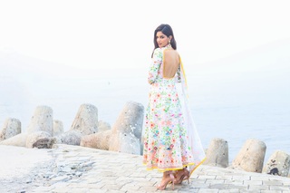 Harnaaz Sandhu feet photo 2