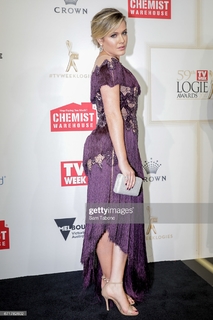 Harriet Dyer feet photo 17