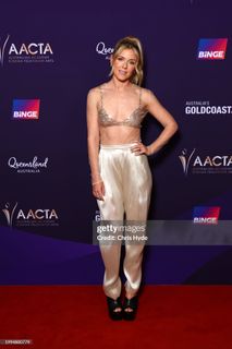 Harriet Dyer feet photo 17