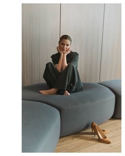 Harriet Dyer feet photo 12