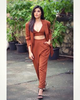 Harshita Gaur feet photo 4