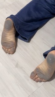 Haru Jiggly feet photo 5