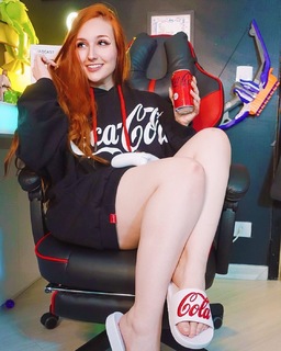 Haru Jiggly feet photo 9