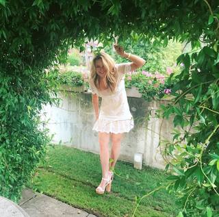 Hassie Harrison feet photo thumbnail