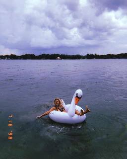 Hassie Harrison feet photo thumbnail