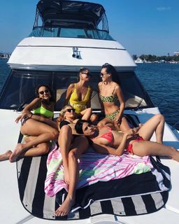 Hassie Harrison feet photo thumbnail