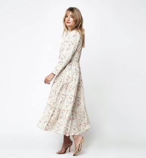 Hassie Harrison feet photo thumbnail