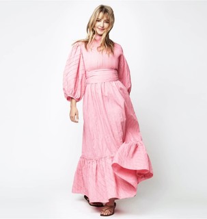 Hassie Harrison feet photo thumbnail