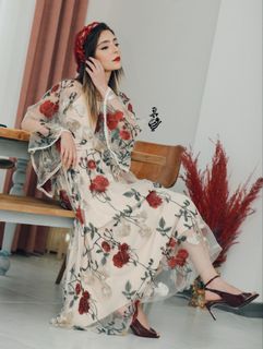 Hasti Mahdavifar feet photo 1