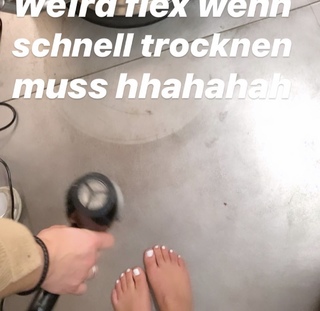 Hava feet photo 1