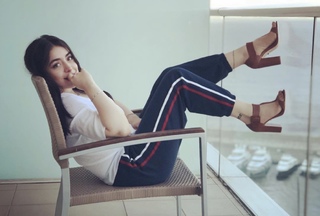 Haya Maraachli feet photo thumbnail