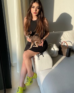 Haya Maraachli feet photo thumbnail