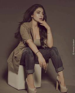 Haya Maraachli feet photo thumbnail