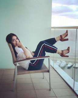 Haya Maraachli feet photo thumbnail