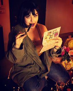 Haya Maraachli feet photo thumbnail