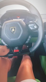 Haya Maraachli feet photo thumbnail