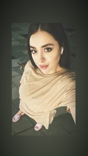 Haya Maraachli feet photo thumbnail