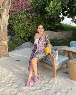 Haya Maraachli feet photo thumbnail