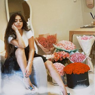 Haya Maraachli feet photo thumbnail