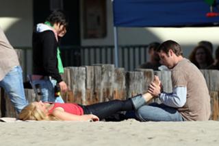 Hayden Panettiere feet photo thumbnail