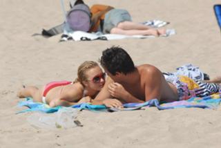 Hayden Panettiere feet photo thumbnail