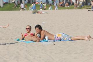 Hayden Panettiere feet photo thumbnail