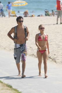 Hayden Panettiere feet photo thumbnail