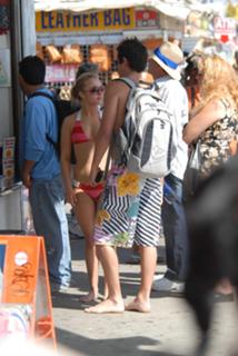 Hayden Panettiere feet photo thumbnail
