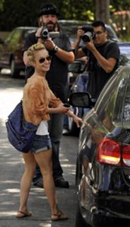 Hayden Panettiere feet photo thumbnail