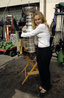 Hayden Panettiere feet photo thumbnail