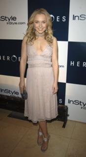 Hayden Panettiere feet photo thumbnail