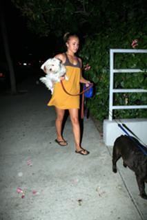 Hayden Panettiere feet photo thumbnail