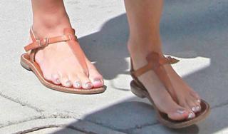 Hayden Panettiere feet photo thumbnail