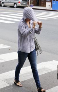 Hayden Panettiere feet photo thumbnail