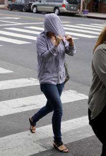 Hayden Panettiere feet photo thumbnail