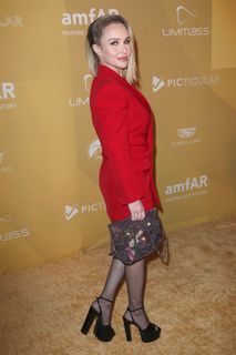 Hayden Panettiere feet photo thumbnail